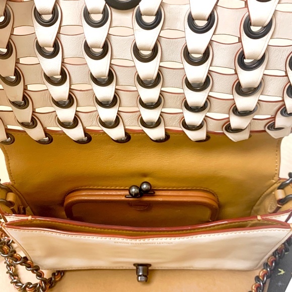 SOLD!!!!!!!!!!Coach beige dinky with links - Picture 4 of 8